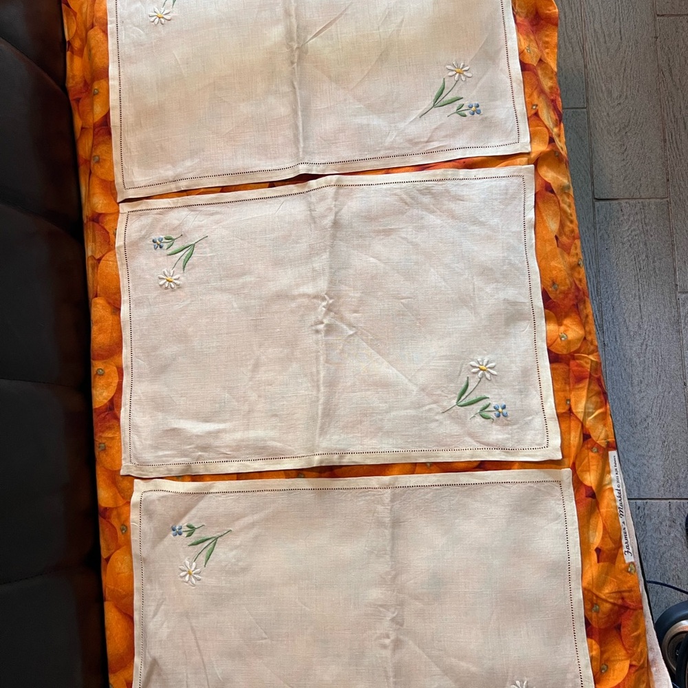 Embroidered Floral Placemats set of 7 Vintage Never Used-new